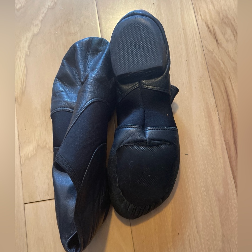 Used Capezio jazz shoes size 7/8
